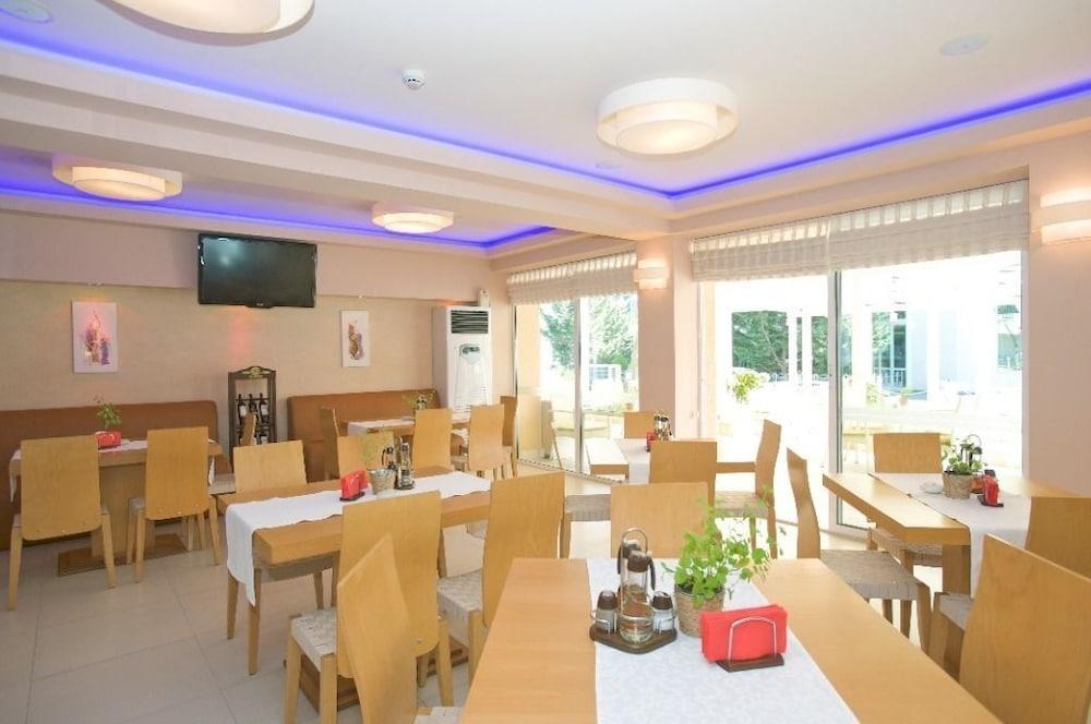 Karlovo Hotel Slăntjev Brjag Exteriör bild