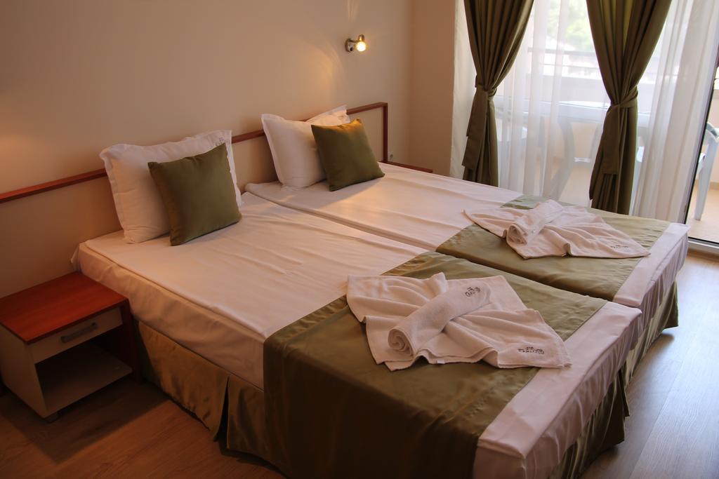 Karlovo Hotel Slăntjev Brjag Exteriör bild