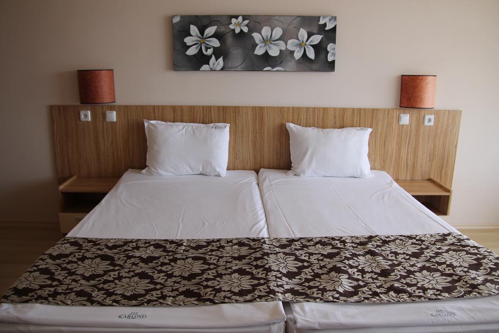 Karlovo Hotel Slăntjev Brjag Exteriör bild