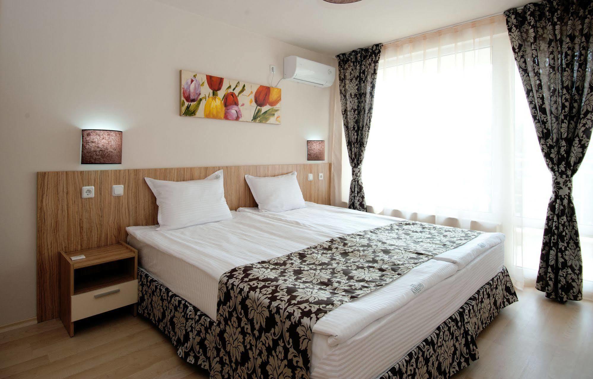 Karlovo Hotel Slăntjev Brjag Exteriör bild