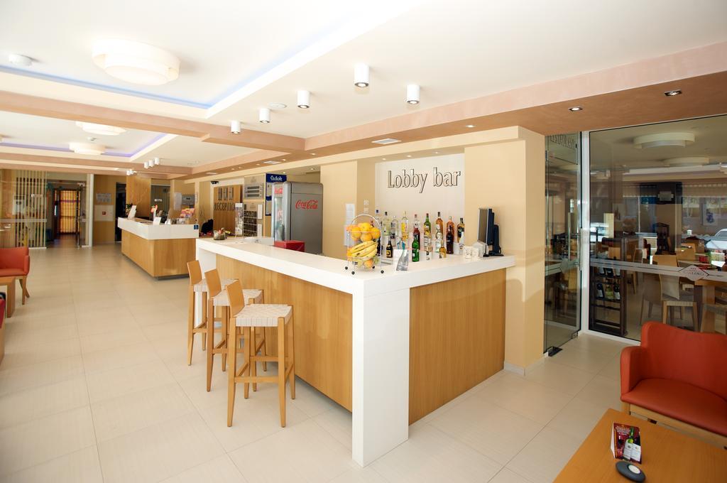 Karlovo Hotel Slăntjev Brjag Exteriör bild