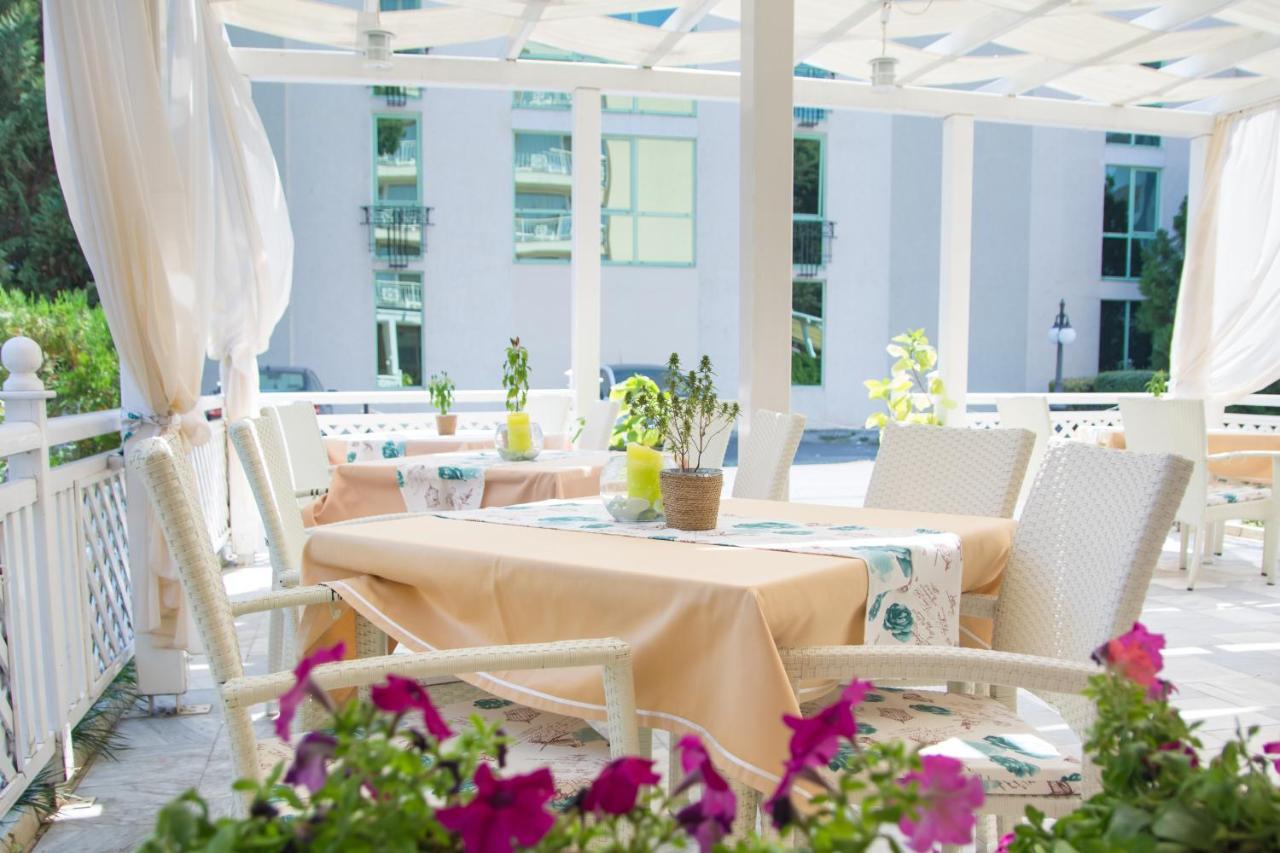 Karlovo Hotel Slăntjev Brjag Exteriör bild